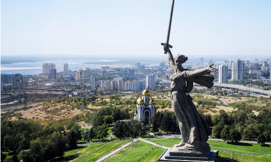 top 10 Tallest Statues in the World The Motherland Calls (279 feet)